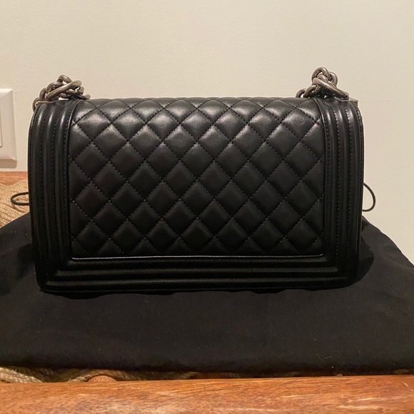 (SOLD) Chanel boy medium black lambskin - Picture 4 of 10